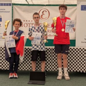 Alex Constantinoiu, medaliat cu aur la Campionatul Uniunii Europene de Şah de Cadeţi!