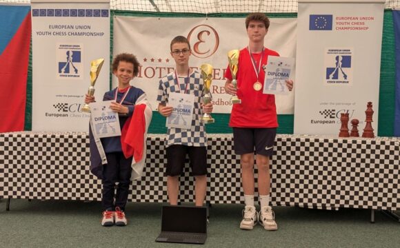 Alex Constantinoiu, medaliat cu aur la Campionatul Uniunii Europene de Şah de Cadeţi!