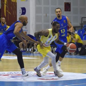 CSM BBA Petrolul Ploieşti, în creştere faţă de „cupă”, dar experienţa Coronei a făcut diferenţa: 57-67!