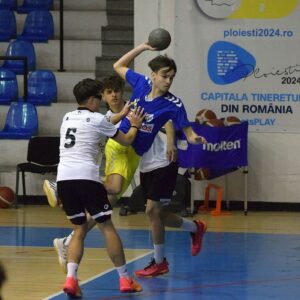 Mijloc de săptămână cu o victorie şi o înfrângere pentru echipele de handbal juniori ale CSM Ploieşti!