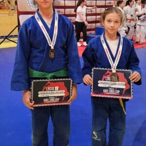 Două medalii de argint pentru micile judoka ale CSM-CFR-CSŞ Ploieşti la „Kids Judo Cup 2024”!