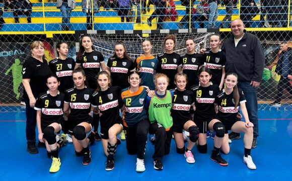 Echipa de handbal junioare 3 încheie anul fără greşeală: 11 meciuri, 11 victorii!