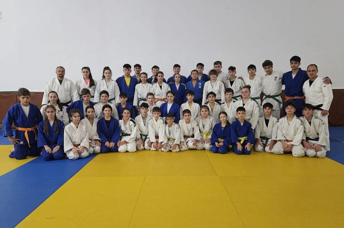 Judoka de la CSM-CFR-CSŞ Ploieşti, instruiţi de antrenorul japonez Dan Matsumoto!