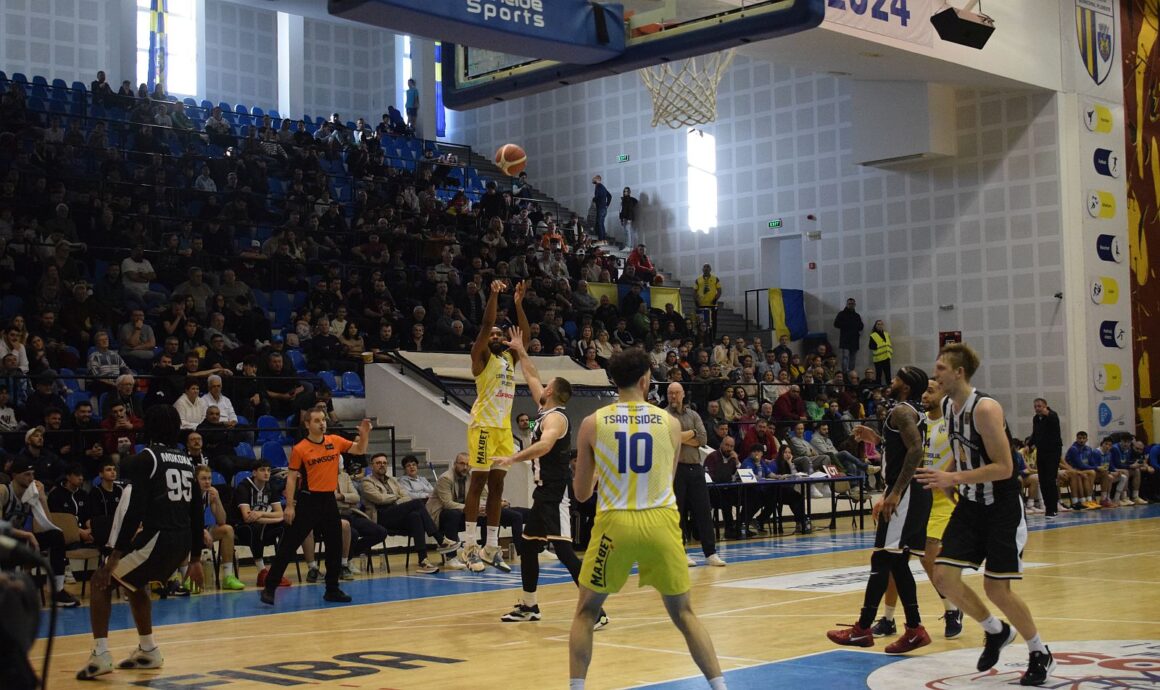 Campioana, greu de stăvilit: CSM BBA Petrolul Ploieşti – U-BT Cluj-Napoca 66-88!