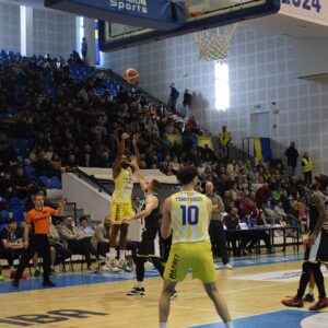 Campioana, greu de stăvilit: CSM BBA Petrolul Ploieşti – U-BT Cluj-Napoca 66-88!