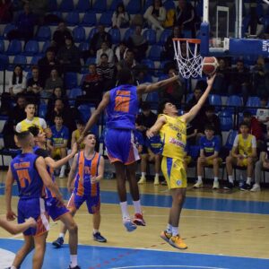 Victorie cu ceva emoţii la „U18”: CSM CSŞ BBA Petrolul Ploieşti – Leii Bucureşti 74-66!