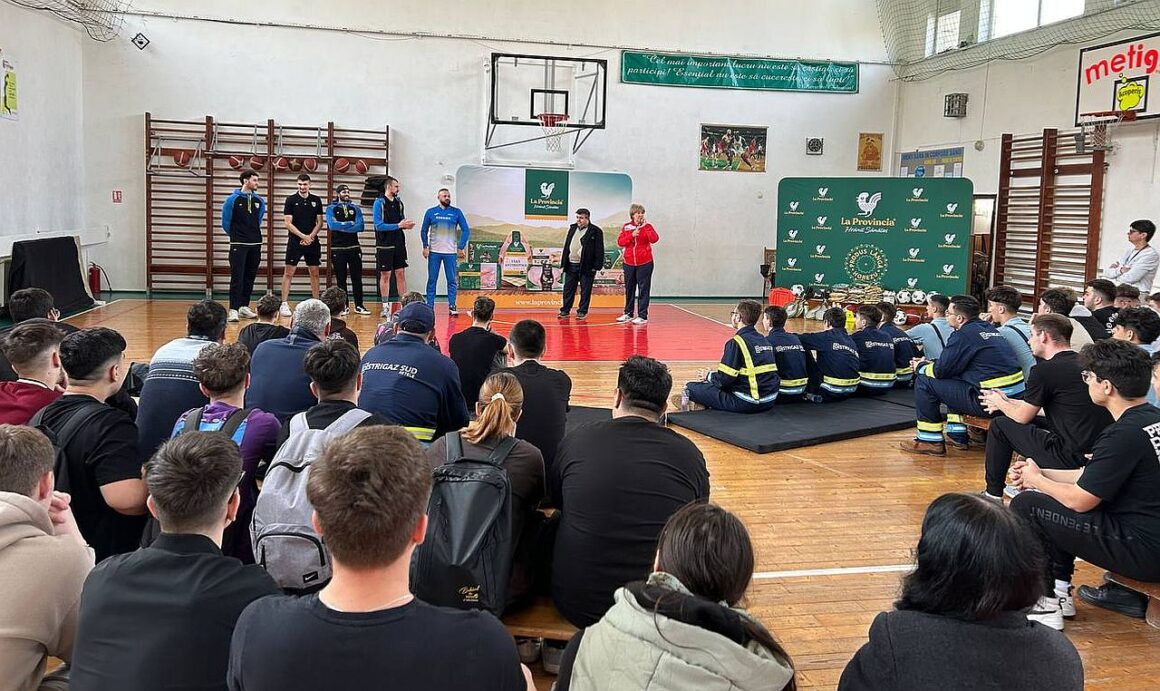Vizită la Liceul Tehnologic Energetic „Elie Radu” pentru baschetbaliştii de la CSM BBA Petrolul Ploieşti!