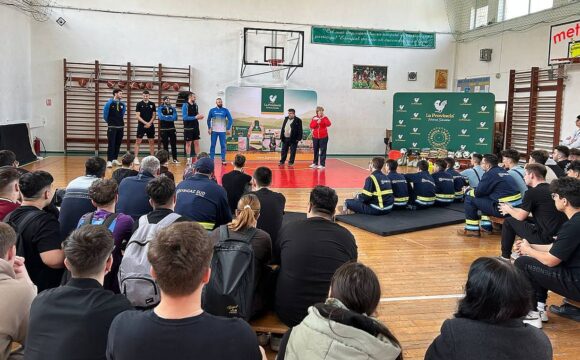 Vizită la Liceul Tehnologic Energetic „Elie Radu” pentru baschetbaliştii de la CSM BBA Petrolul Ploieşti!
